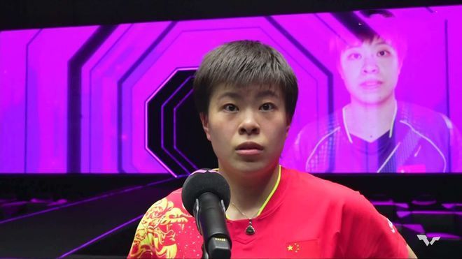黑色丝袜吻戏亲胸摸腿视频